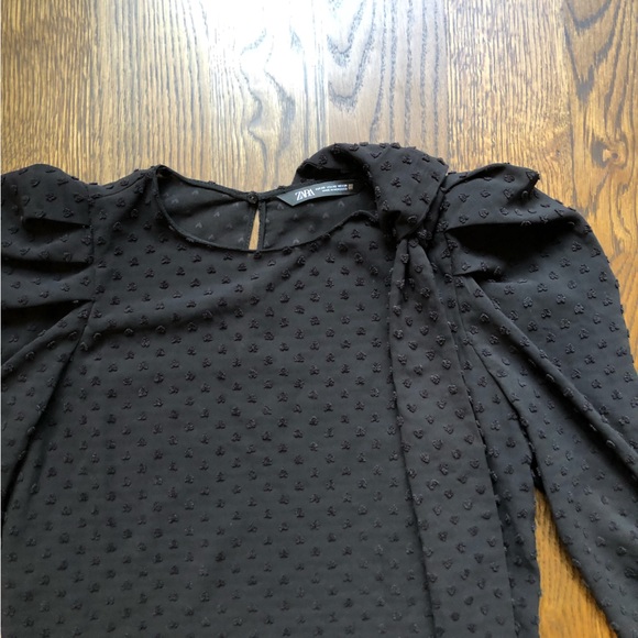 Zara black with a black dots puffed long sleeves. Size XS. Made in Morocco. - Picture 4 of 8